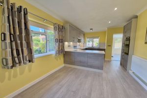 20' Kitchen/Dining Room- click for photo gallery